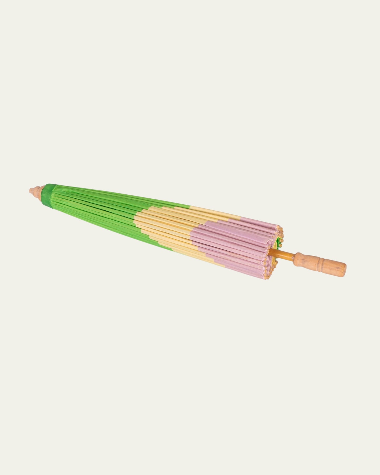 Sombrilla de paseo Tría Matcha en tonos verde, vainilla y lavanda con diseño japonés y protección solar UPF