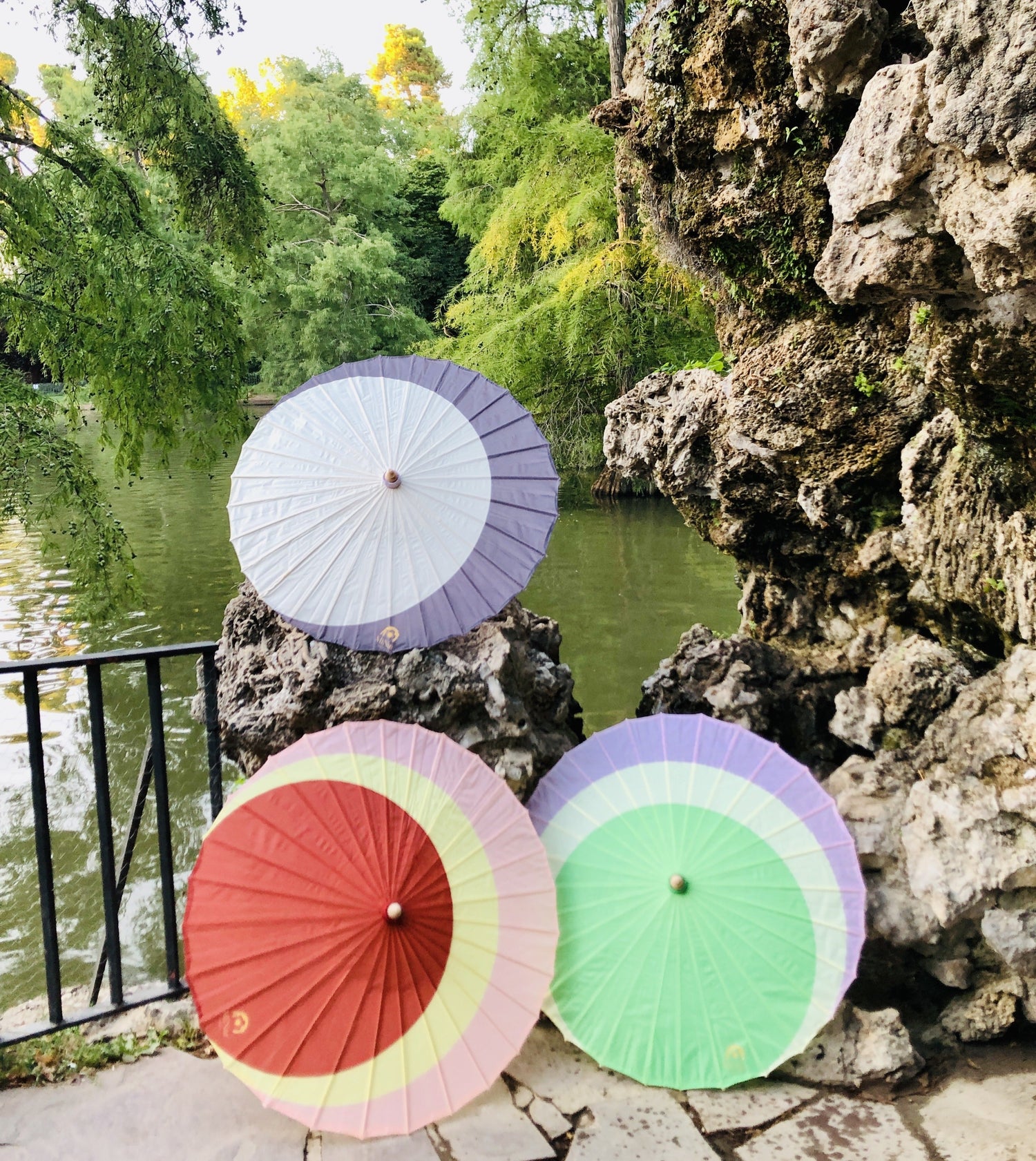 Sombrillas de paseo Nut Essentials con protección solar UPF y diseño japonés